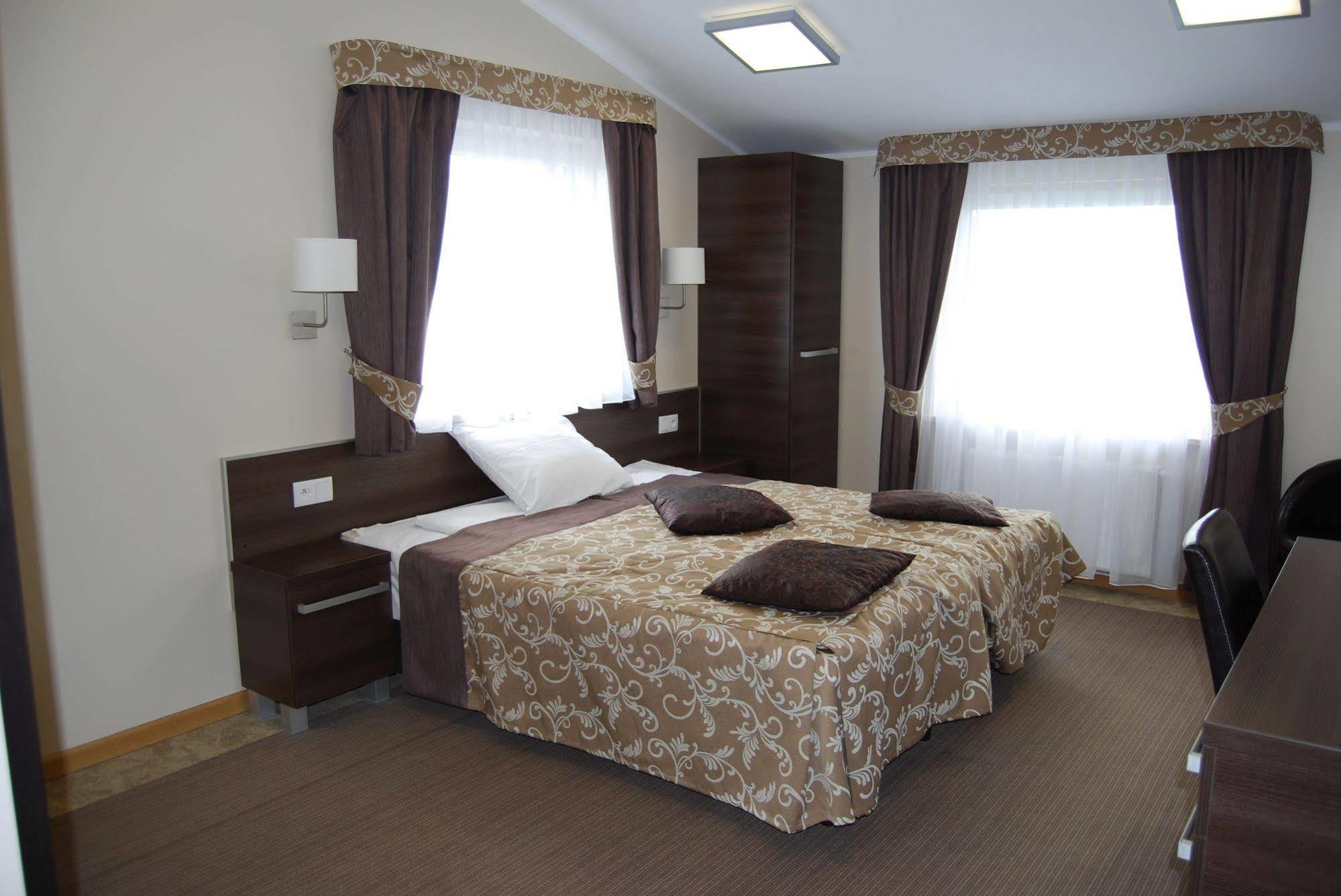 Zloty Staw Bed & Breakfast Borkowo  Bagian luar foto