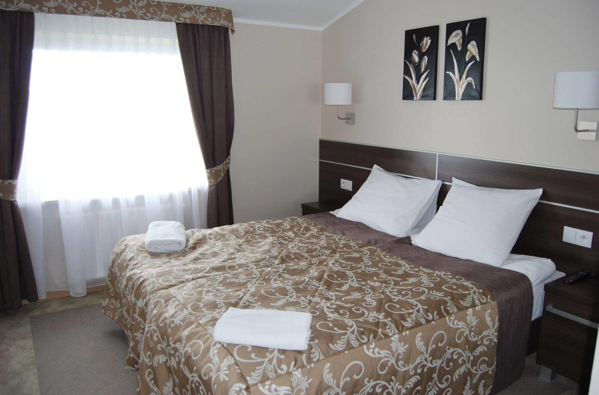 Zloty Staw Bed & Breakfast Borkowo  Bagian luar foto