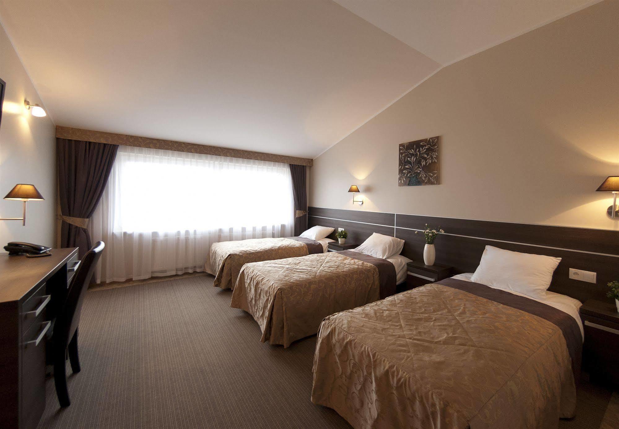 Zloty Staw Bed & Breakfast Borkowo  Bagian luar foto