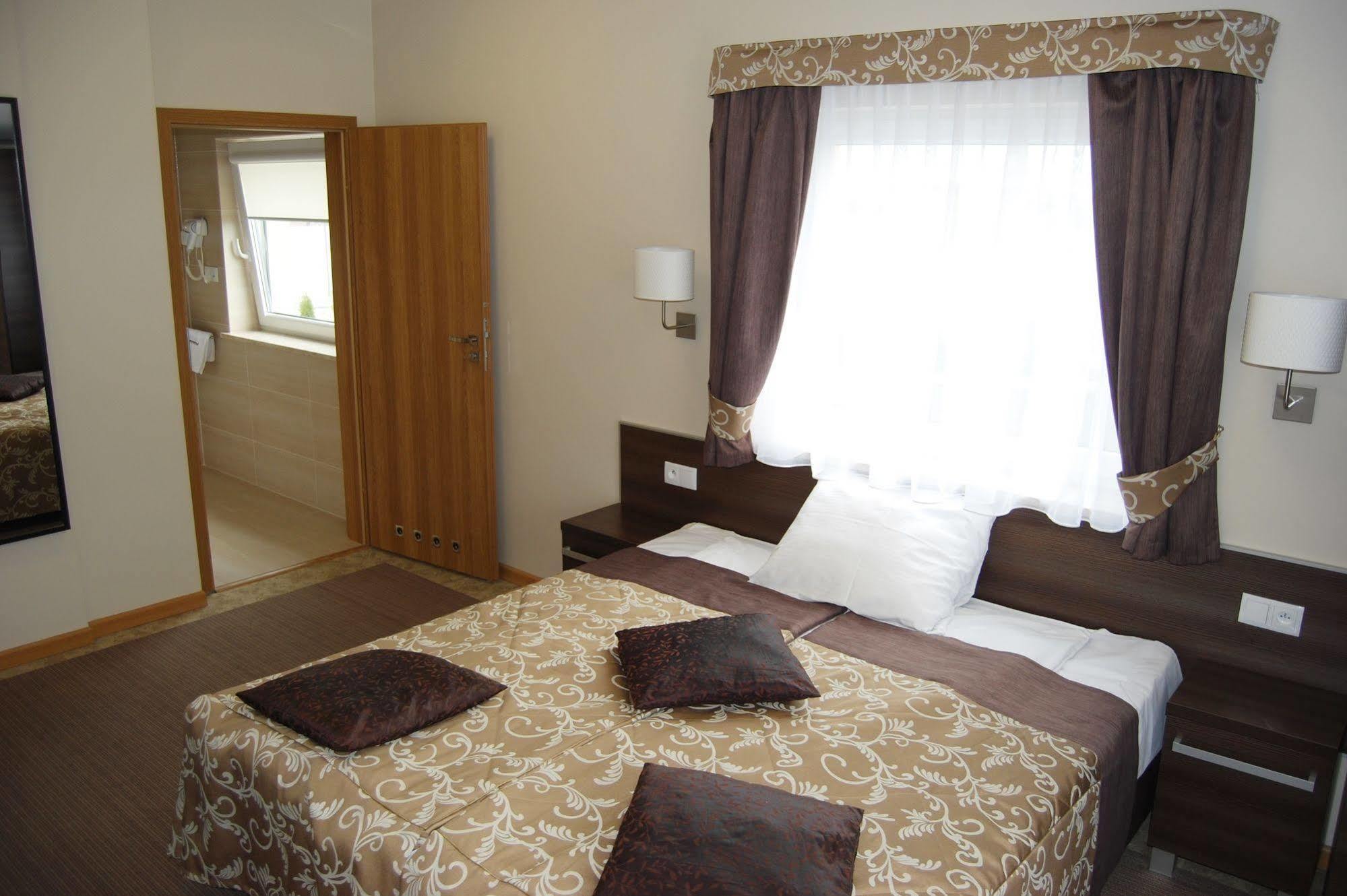 Zloty Staw Bed & Breakfast Borkowo  Bagian luar foto